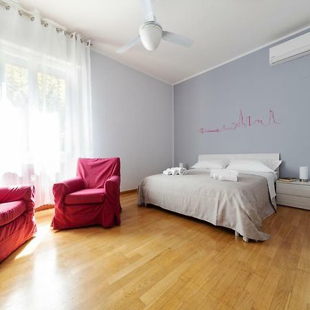 Sant'Orsola Colorful Huge Apartment ボローニャ エクステリア 写真